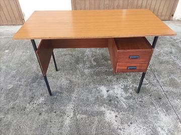 scrivania vintage 