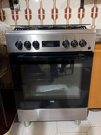 Cucina con forno