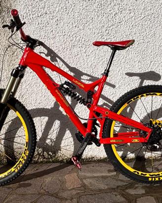 Intense Uzzi 27.5 Enduro perfetta Totem Zee MT7