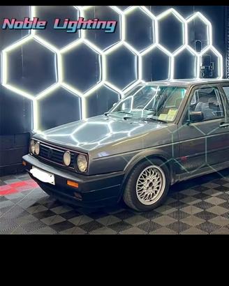 Illuminazione esagonale per grandi ambienti