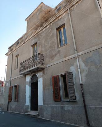 Palazzina da ristrutturare mq.190 - Tissi