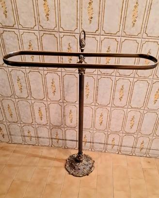 Arredo bagno in ottone, alabastro e vetro