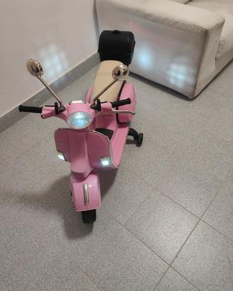 vespa rosa a batteria a