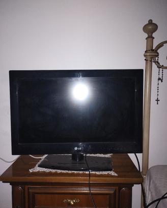 Televisore LG 26 pollici come nuovo 