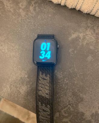 Apple Watch Series 6 (GPS) – versione 44 mm.