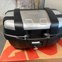 Bauletto GIVI + portapacchi BMW F900R