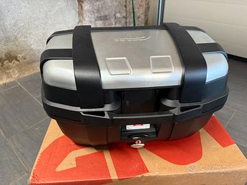 Bauletto GIVI + portapacchi BMW F900R