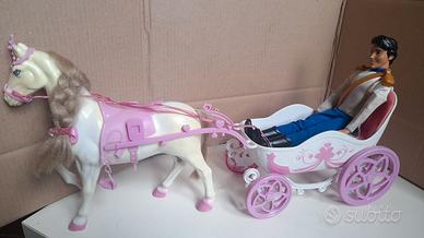Gioco carrozza con cavallo e principe