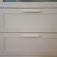 Cassettiera bianca con 4 cassetti