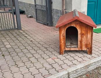 cuccia  in legno per cani taglia media 
