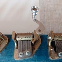 10 CARILLON A MANOVELLA CON 10 MELODIE DIVERSE