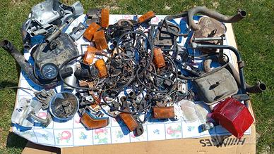 Tanti pezzi Vespa PX 125 150 200 in blocco sciolti