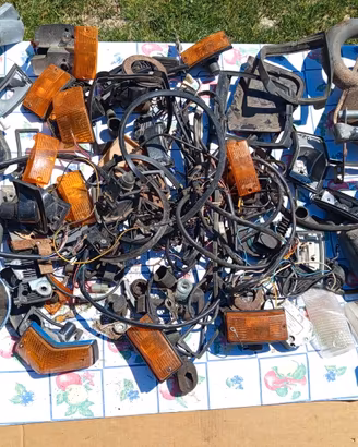 Tanti pezzi Vespa PX 125 150 200 in blocco sciolti