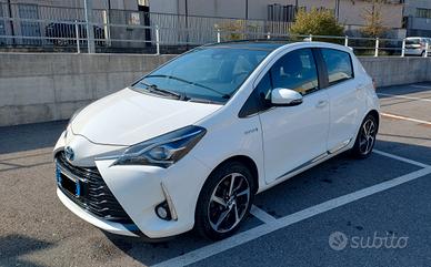 TOYOTA YARIS FULL HYBRID -PERMUTA-
