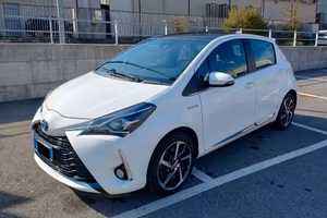 TOYOTA YARIS FULL HYBRID -PERMUTA-