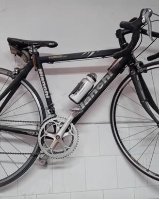 Bici da corsa bianchi in carbonio