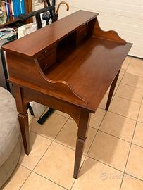 Scrittoio piccolo noce