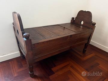 Cassapanca antica con contenitore