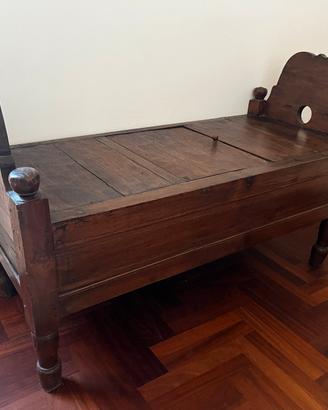 Cassapanca antica con contenitore