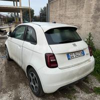 Fiat 500 500e Berlina 42 kWh La Prima