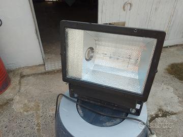 faro regolabile con base appoggio 