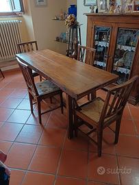 Tavolo e sedie in legno noce