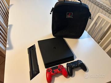 PlayStation 4 slim 500Gb + 2 controller + base