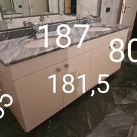 Doppio lavandino con base in marmo vero e mobile