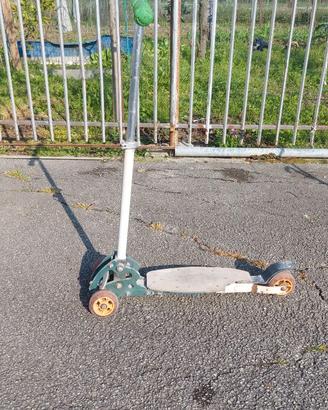 Monopattino a 3 ruote per bambini