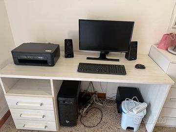 Scrivania con Cassettiera e Vano PC