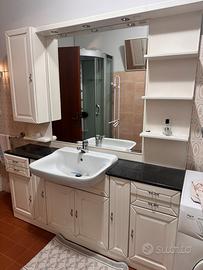 Mobile bagno completo con lavabo, specchio e luci