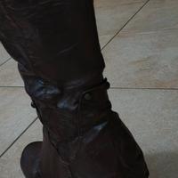 stivale lungo in pelle