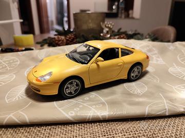 Porsche 911 Carrera (996) 1997 marca Welly 1/18