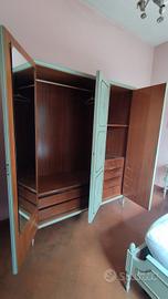 Cameretta con letto singolo, comodino ed armadio. - Arredamento e ...