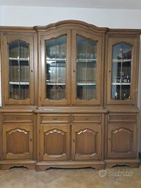 Vetrina in legno color noce