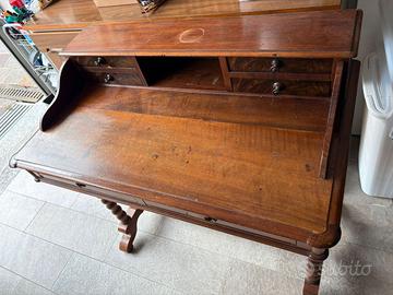 raffinato scrittoio d’epoca in legno pregiato