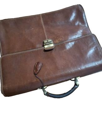Borsa in vera pelle color cuoio per uomo