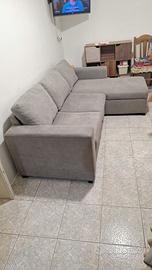 divano letto con ampio contenitore