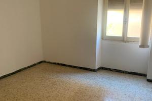 Bilocale con balcone via Napoli