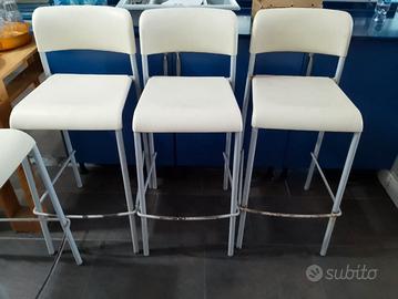 Sgabelli bianchi da bar