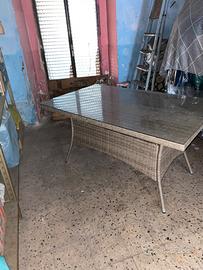 Tavolo in vimini plastificato per terrazzo