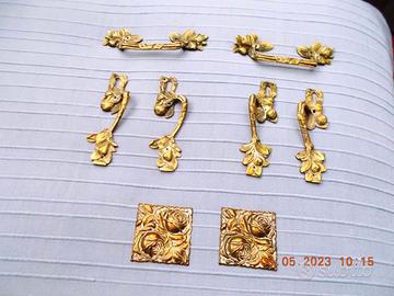 Maniglie in bronzo ed altro per mobili antichi