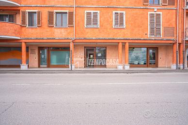 NEGOZIO IN CENTRO CON DOPPIO INGRESSO