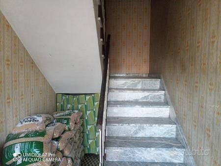 Rustico / Casale di 300 m² con più di 5 locali a C - Vista 4