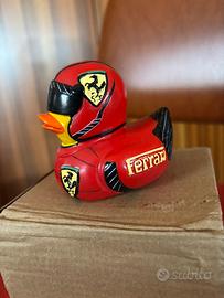 Paperella in resina con livrea Ferrari