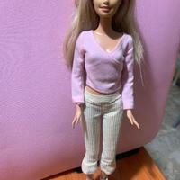 Barbie originale mattel con completo di vestiti