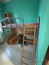 letto a ponte con scrivania , libreria e cassettie
