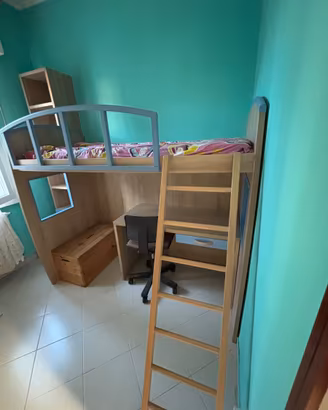 letto a ponte con scrivania , libreria e cassettie