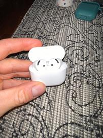 Airpods 4 cancellazione rumore