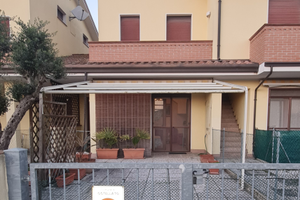 Villetta a schiera di 135 mq su 3 piani con 2 giar